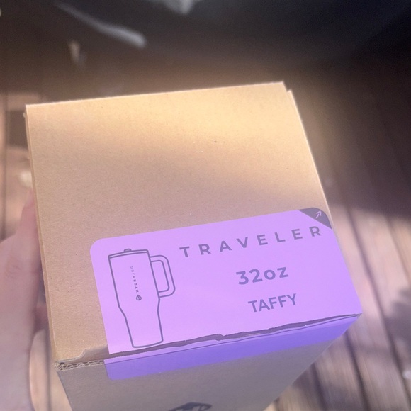 HydroJug Taffy 32 oz Traveler Tumbler - Picture 4 of 11